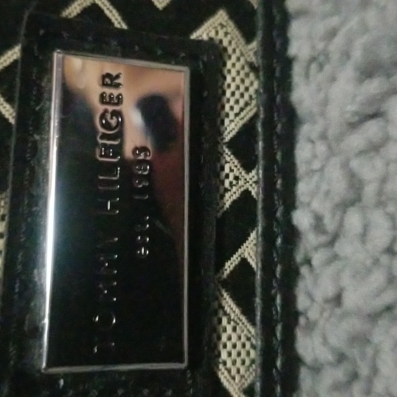 Tommy Hilfiger Wallet and Checkbook - Picture 5 of 8